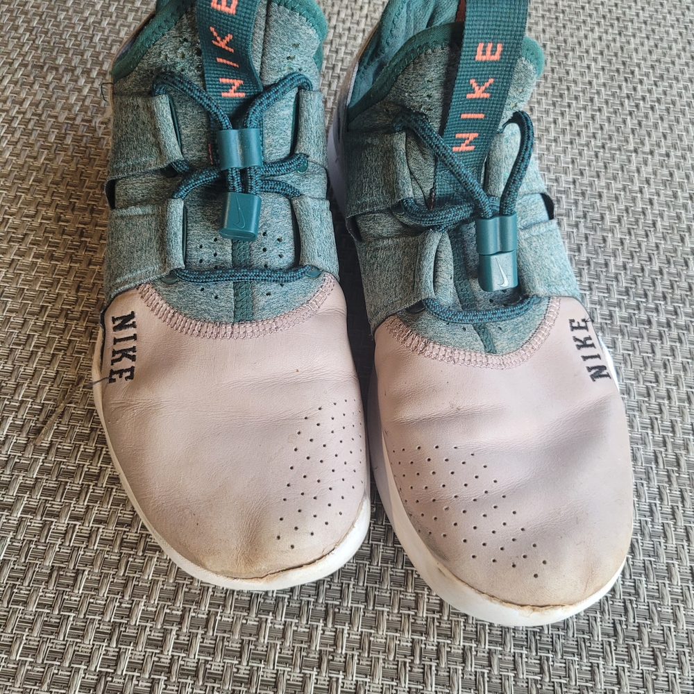 Nike Athletic Shoes in Teal and Pink